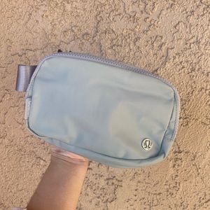 Lululemon Everywhere Belt Bag Silver Drop